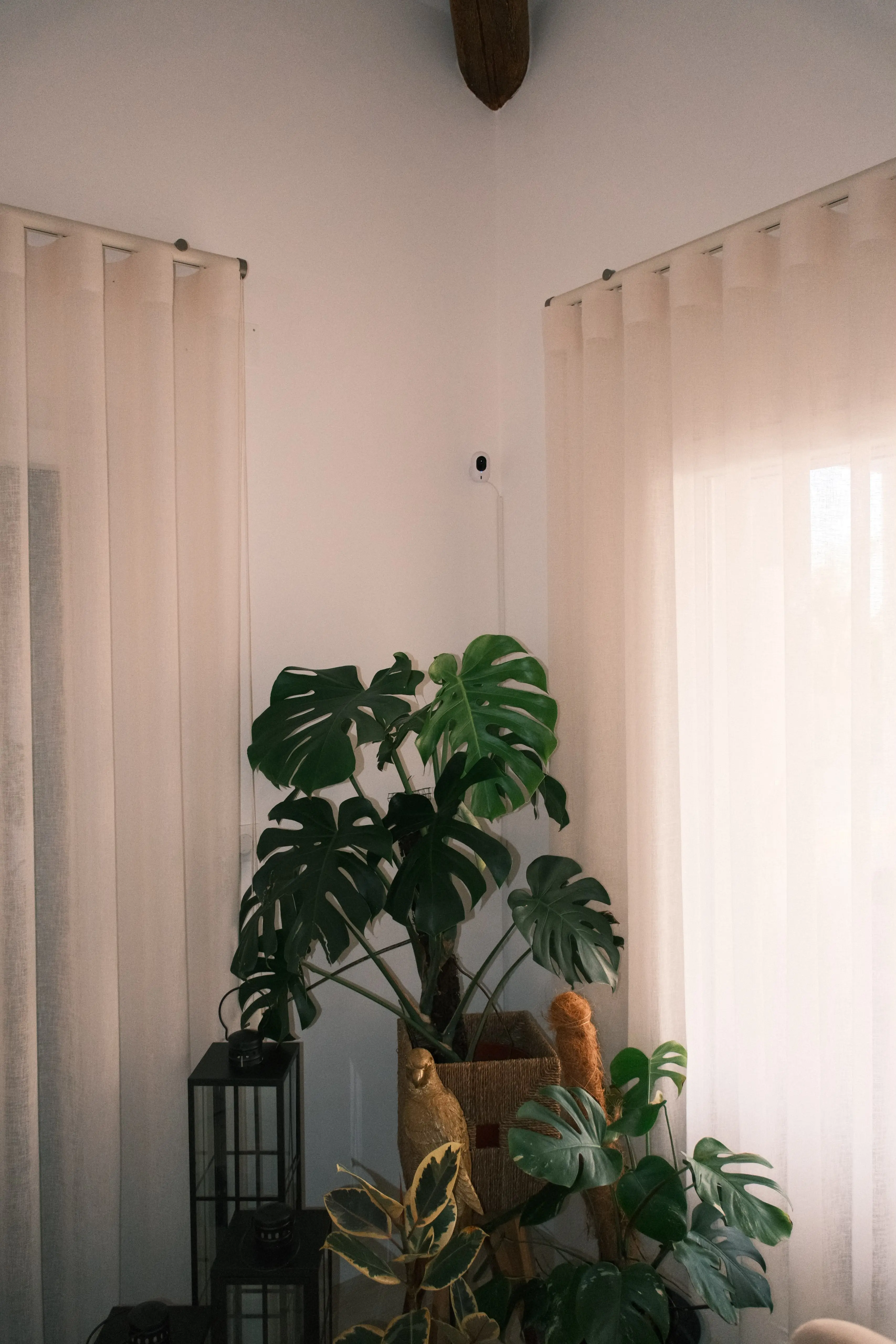 Câmara interior discreta instalada numa zona habitacional